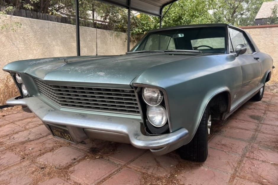 1965 Buick Riviera sold for $22,250