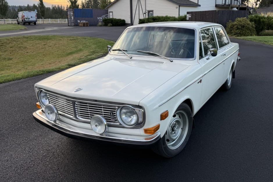 1970 Volvo 140 sold for $29,150
