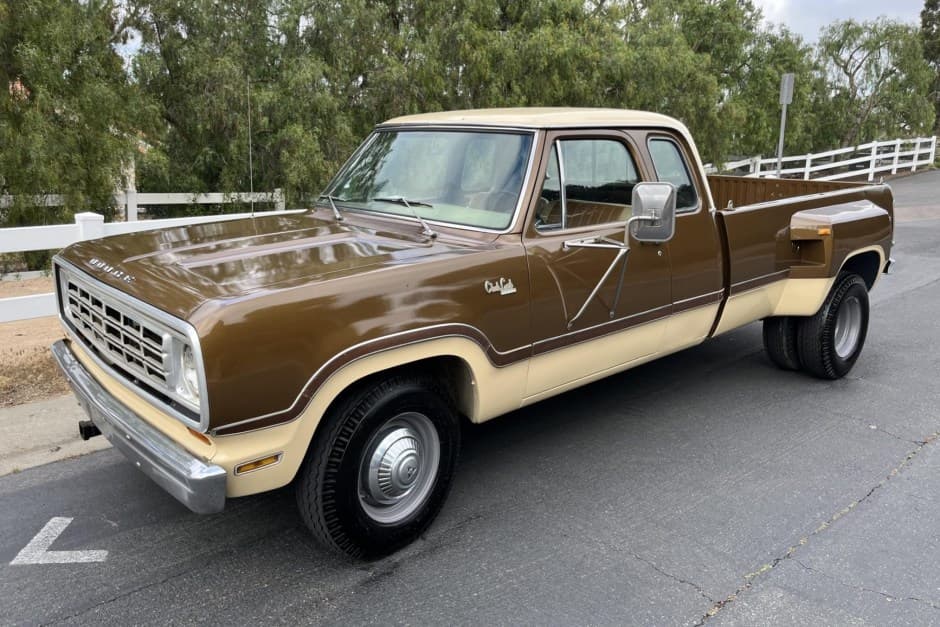 1974 Dodge D-Series (1972-1980) sold for $8,000