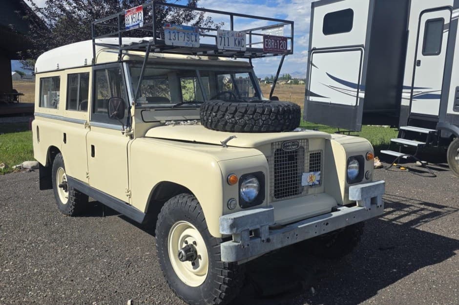 1969 Land Rover Series 109 sold for $13,500