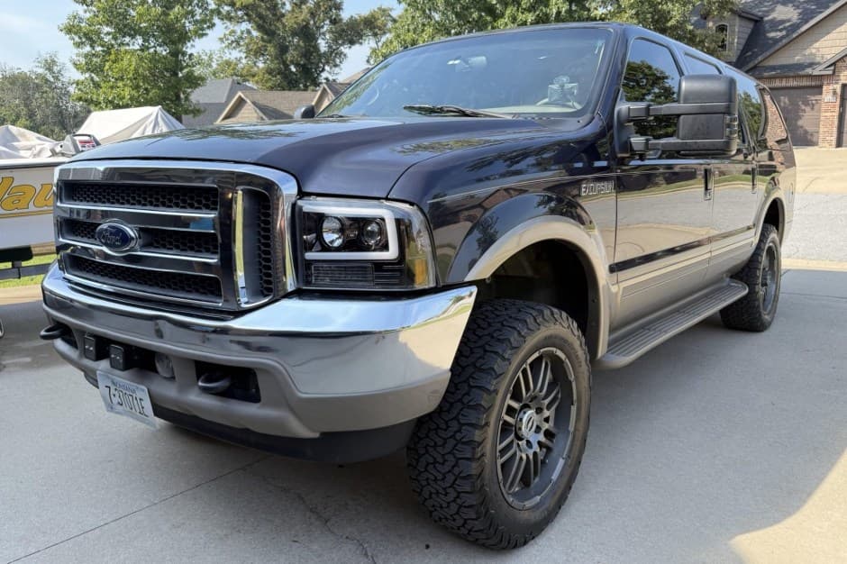 2001 Ford Excursion sold for $18,500