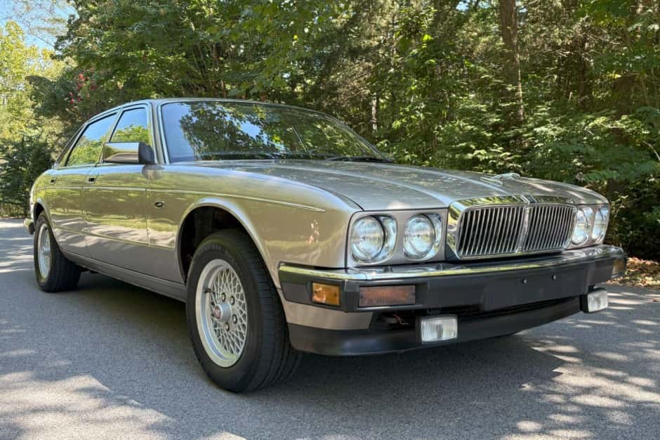 1988 Jaguar XJ40 XJ (1988-1994) sold for $8,500