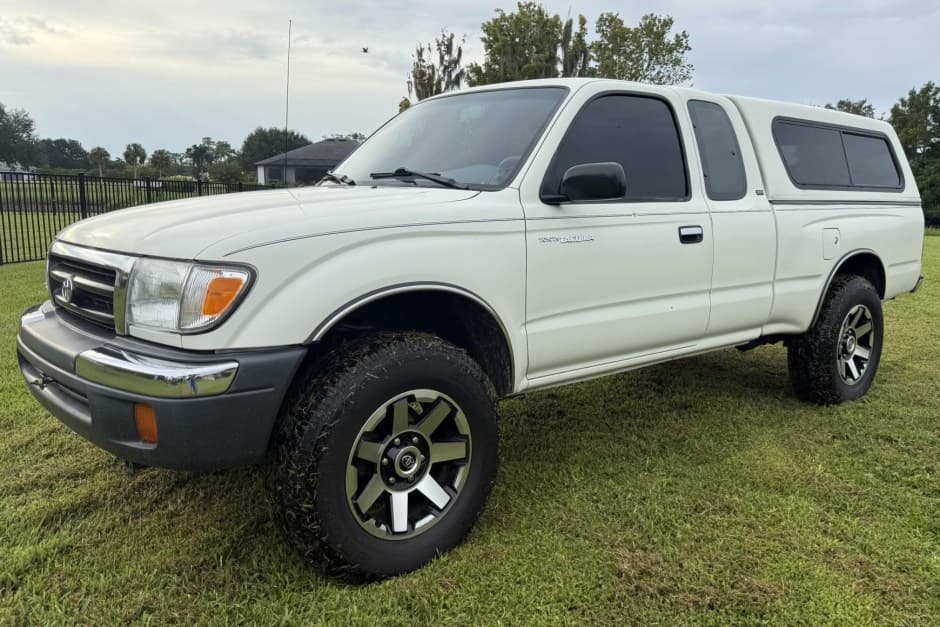 1998 Toyota Tacoma (N1X0 1995-2005) sold for $12,000