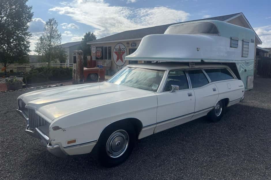 1971 Ford Country Sedan sold for $8,050