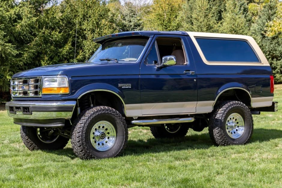 1993 Ford Bronco 4th-5th Generations 1987-1996 sold for $25,250