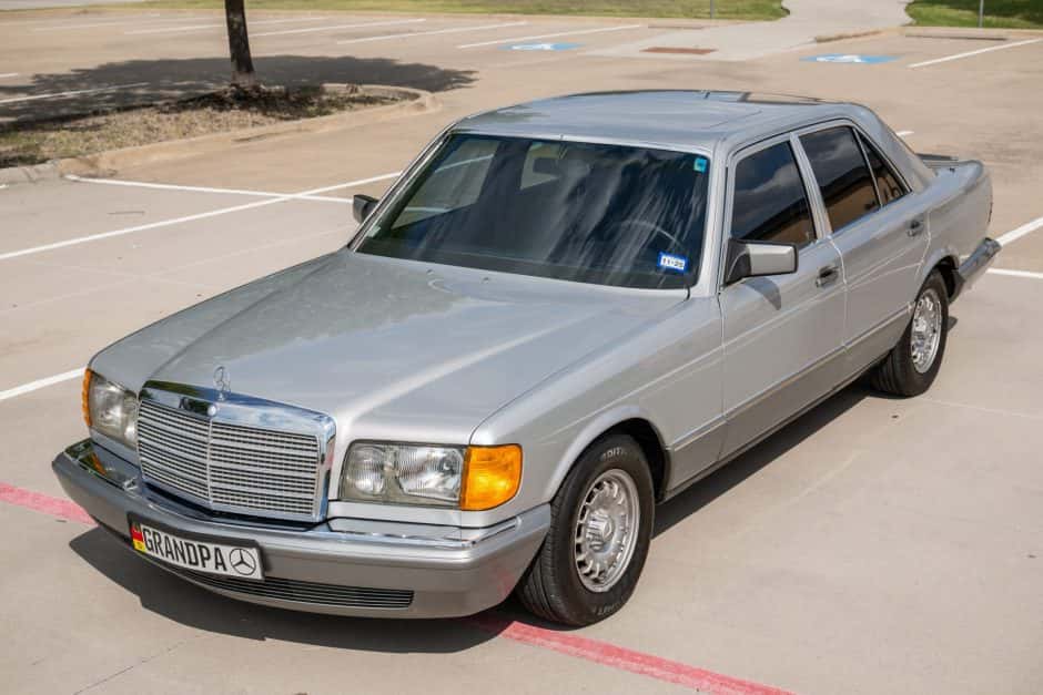 1984 Mercedes-Benz W126 S-Class sold for $14,250