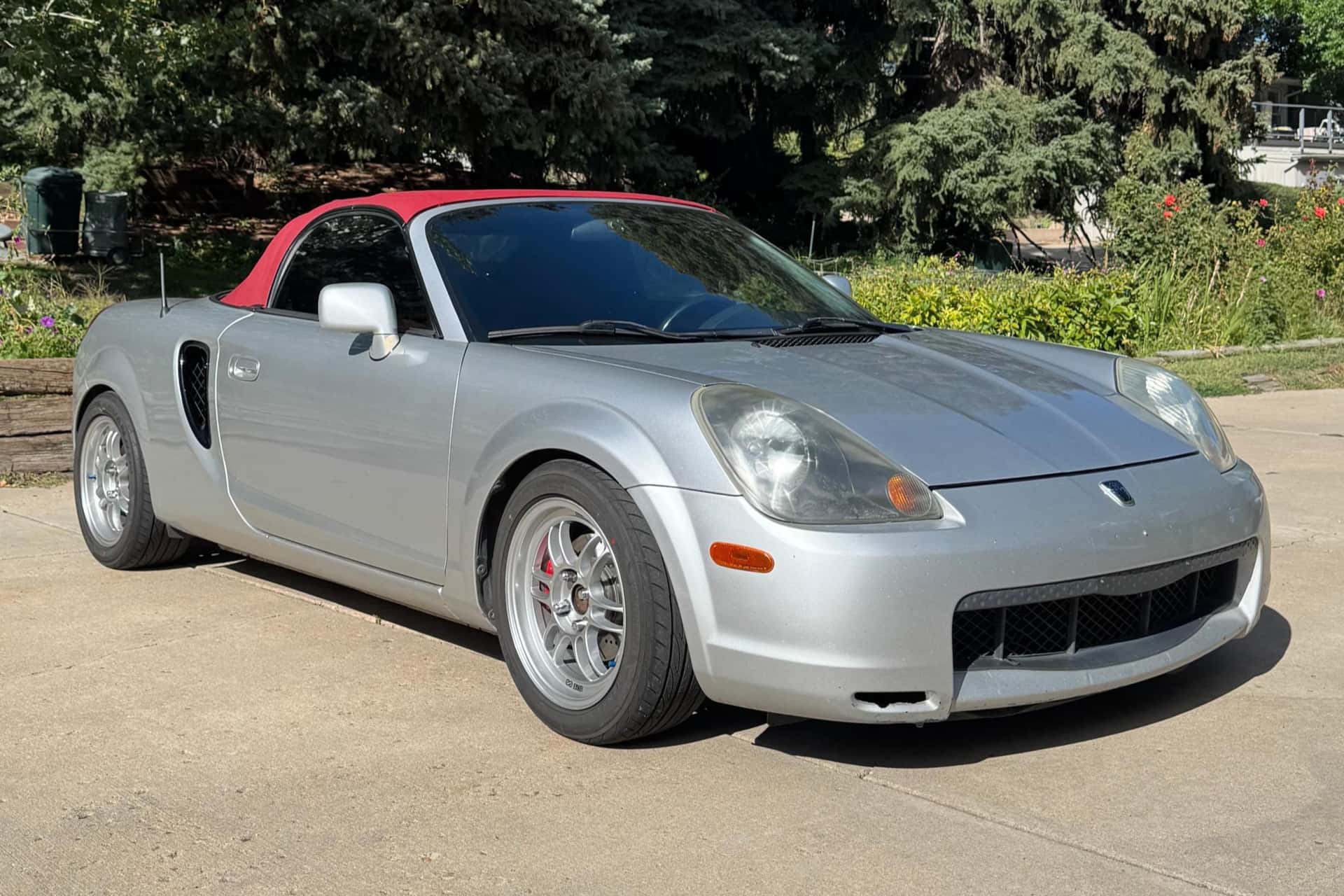 2001 Toyota MR2 sold for $11,700