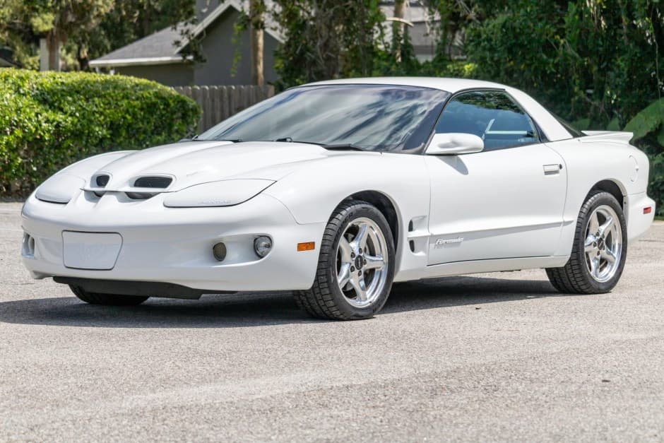 2000 Pontiac Firebird (1993-2002) sold for $18,750