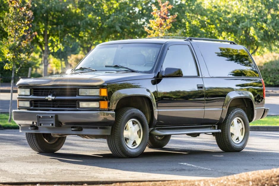 1999 Chevrolet Tahoe GMT400 sold for $8,250