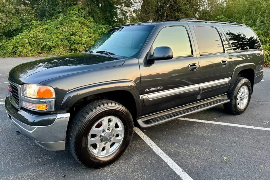 2003 GMC Yukon GMT800 sold for $9,000