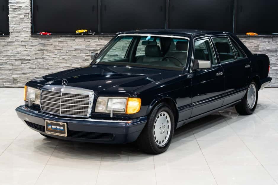 1990 Mercedes-Benz W126 S-Class sold for $23,500