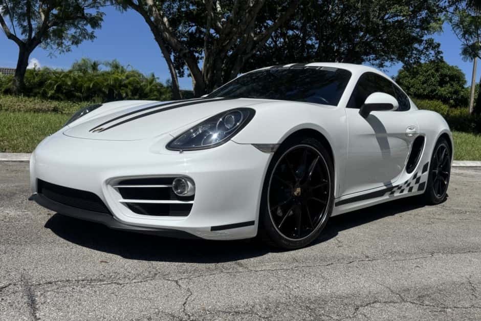 2014 Porsche 981 Cayman sold for $25,981