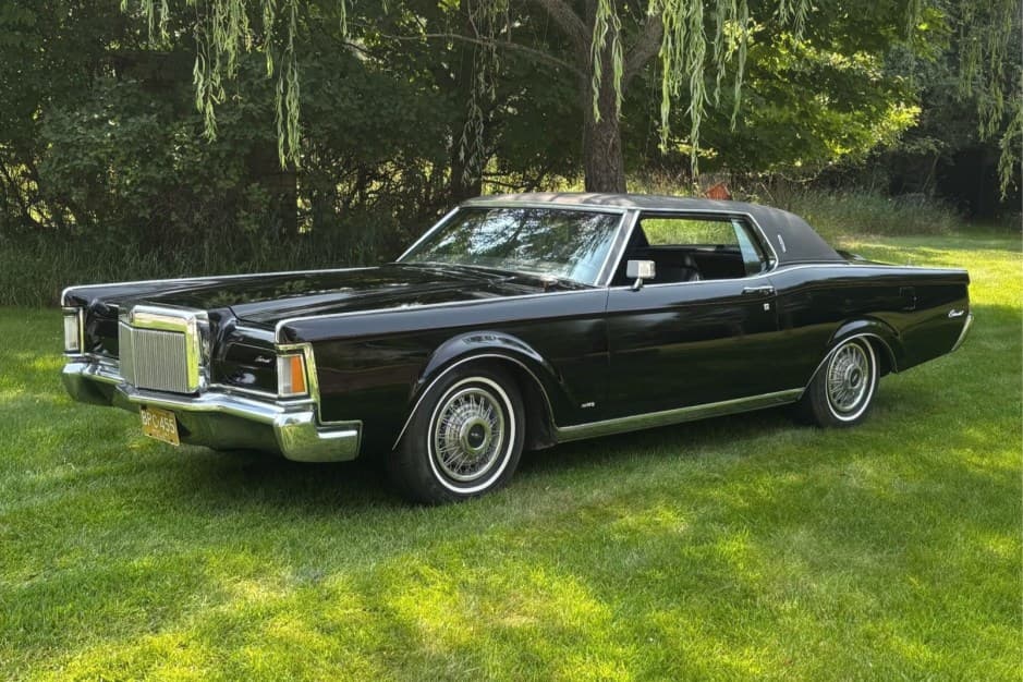 1970 Lincoln Continental Mark III (1969-1971) sold for $9,999