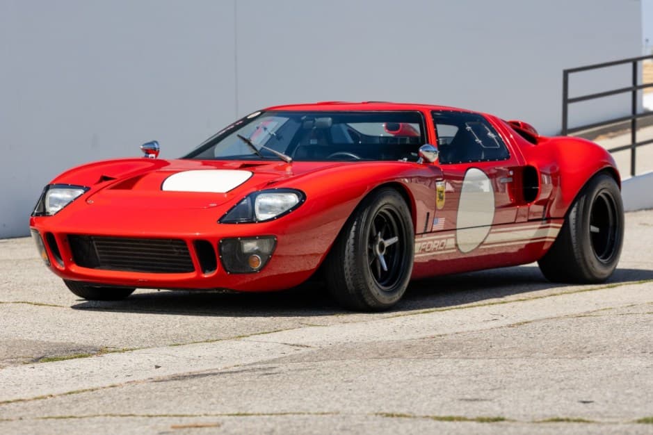0 Ford GT40 Replica sold for $130,000