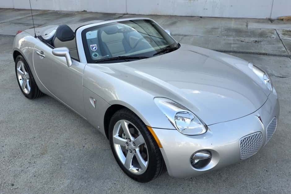 2006 Pontiac Solstice sold for $13,250