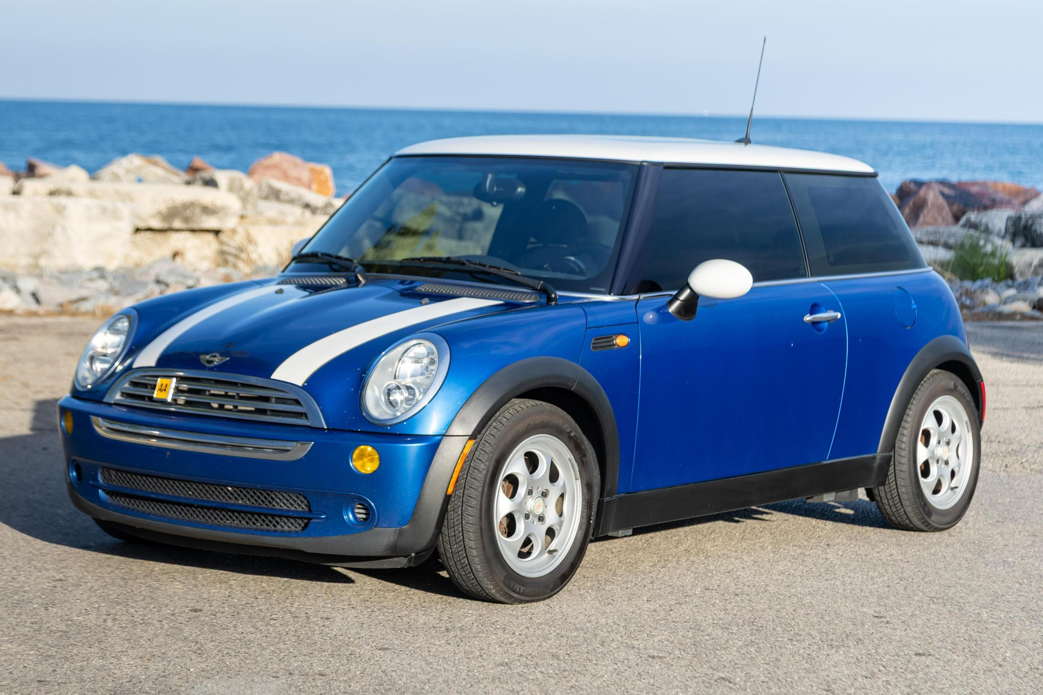 2006 MINI Cooper sold for $3,900