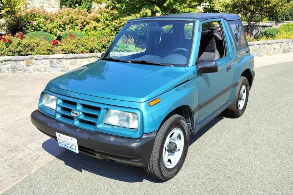 1996 Geo Tracker/Suzuki Sidekick sold for $9,300