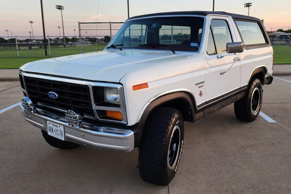 1986 Ford Bronco 3rd Generation 1980-1986 sold for $11,250