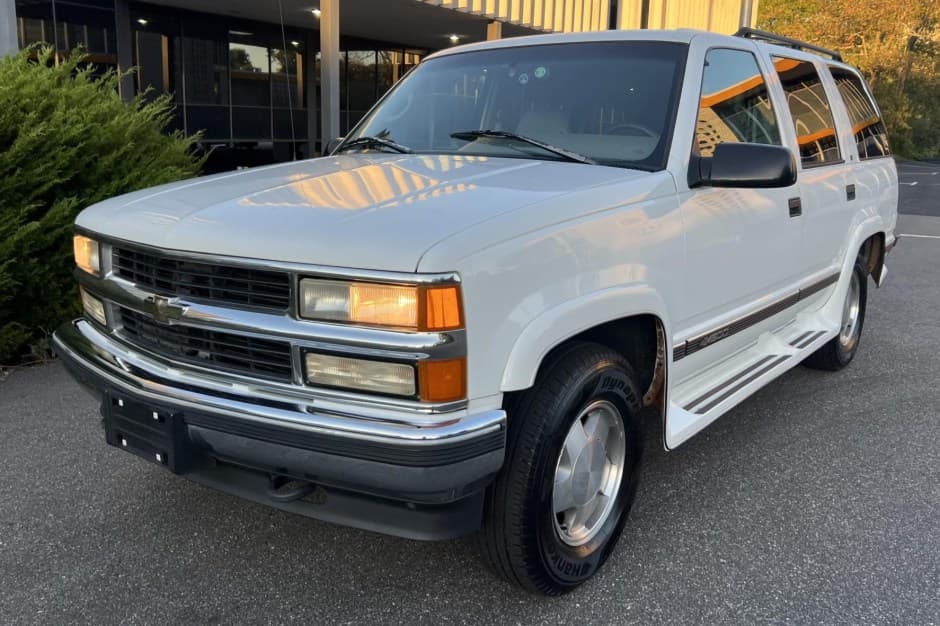 1996 Chevrolet Tahoe GMT400 sold for $11,300