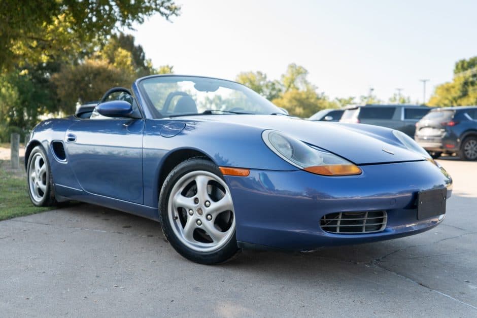 1999 Porsche 986 Boxster sold for $10,000