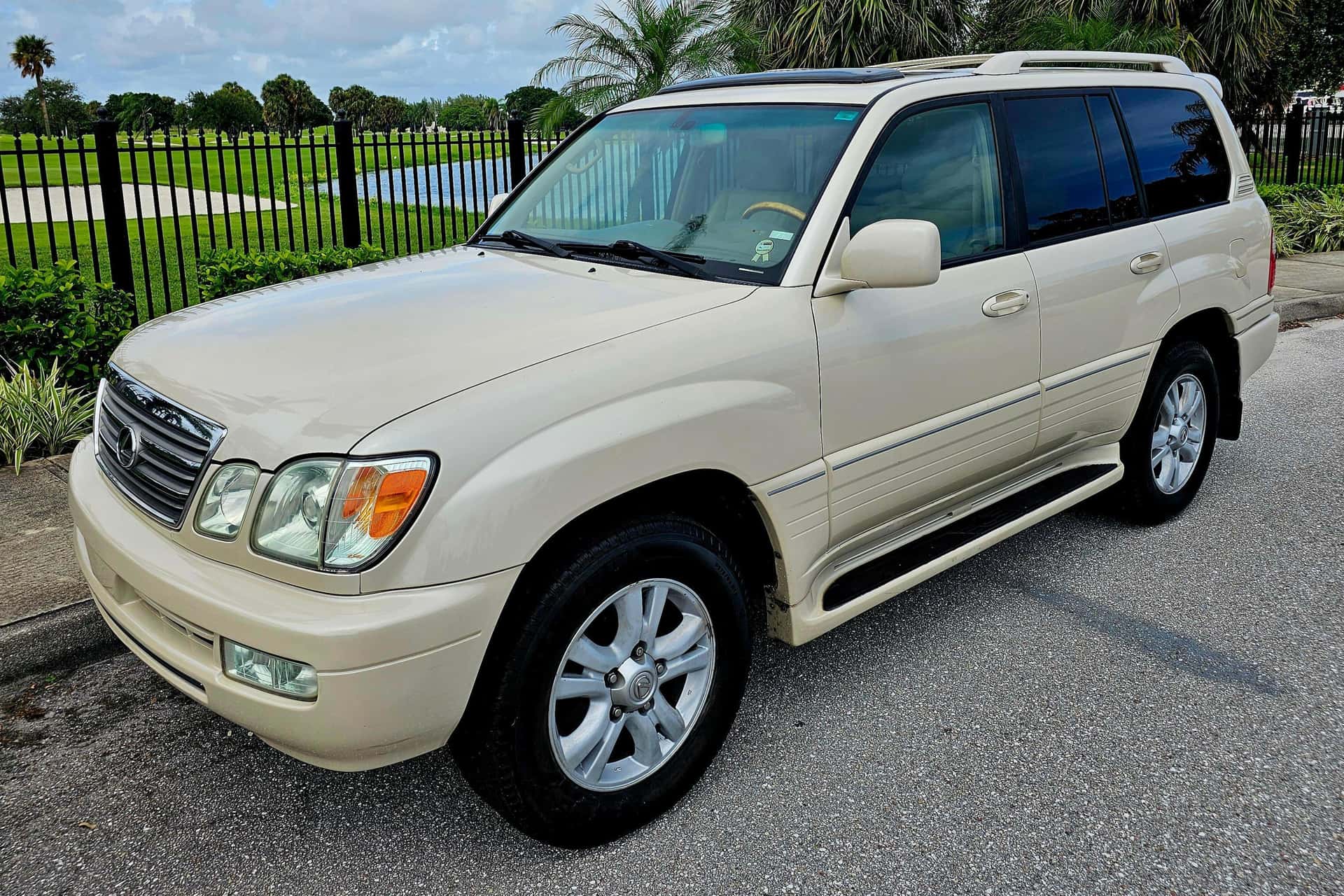 2004 Lexus LX sold for $9,000