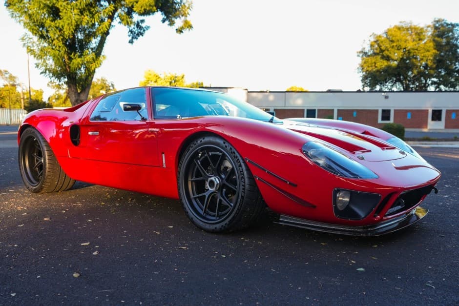 0 Ford GT40 Replica sold for $200,000