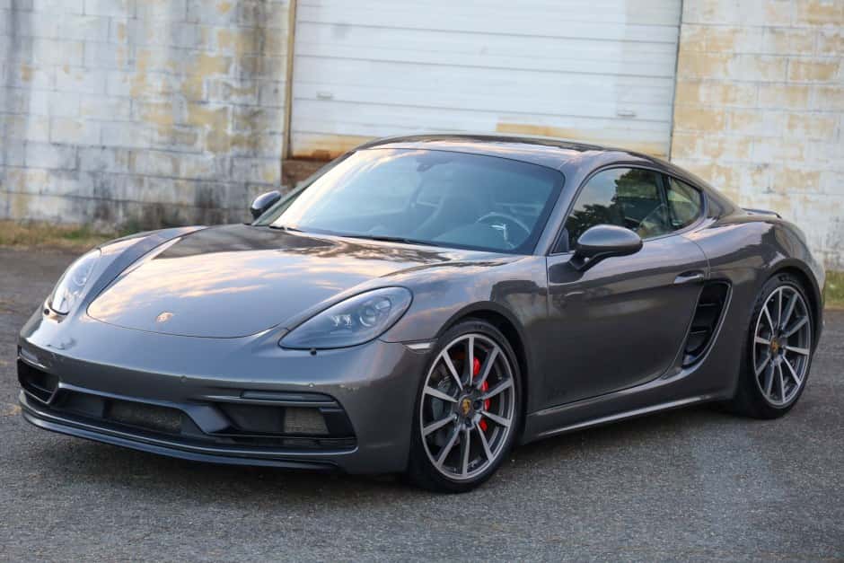 2018 Porsche 982 718 Cayman sold for $40,000