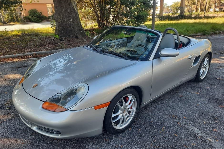 2000 Porsche 986 Boxster sold for $9,650