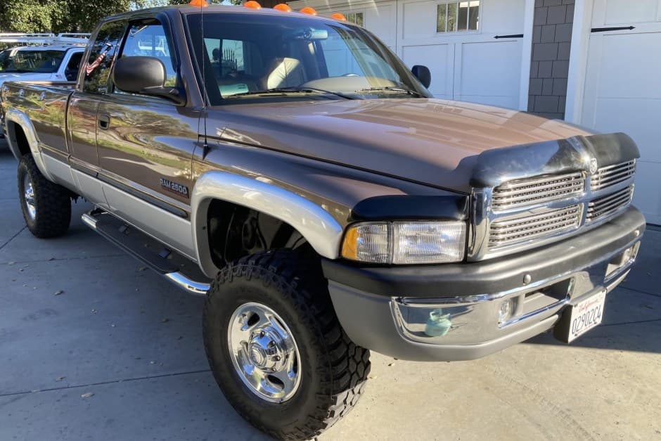 2001 Dodge Ram HD (1994-2002) sold for $32,000