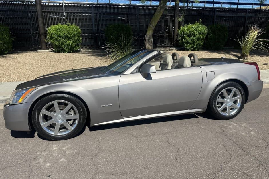 2005 Cadillac XLR sold for $28,000