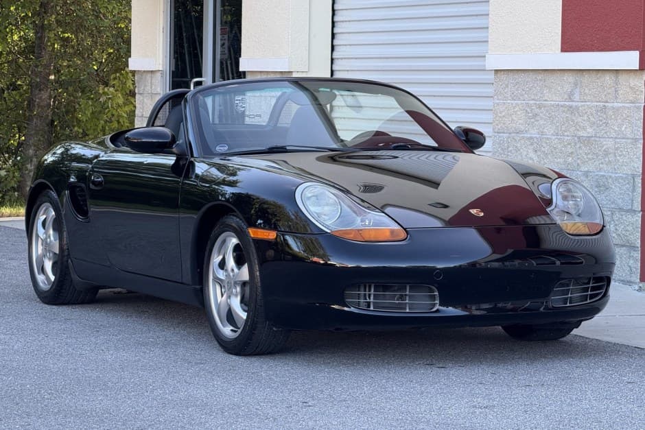 2001 Porsche 986 Boxster sold for $9,100