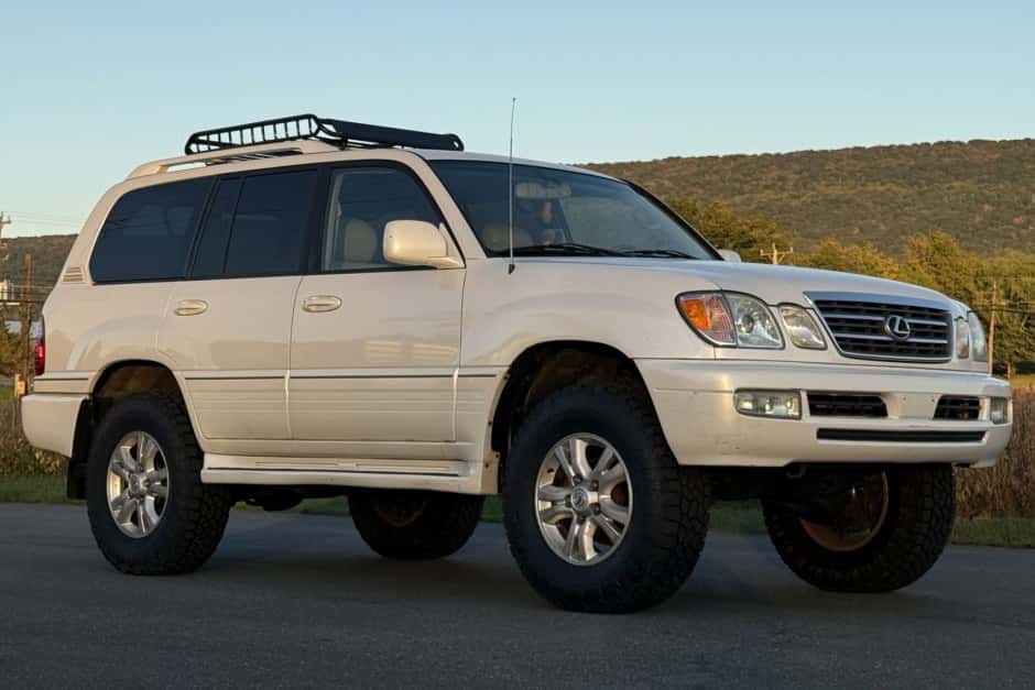 2004 Lexus LX470 sold for $14,250