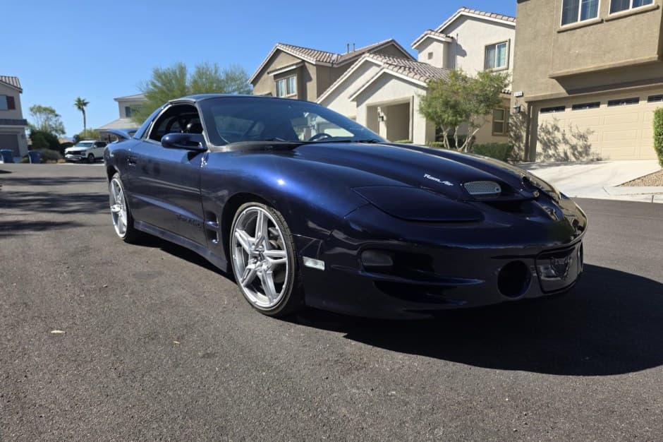 2000 Pontiac Firebird (1993-2002) sold for $15,000