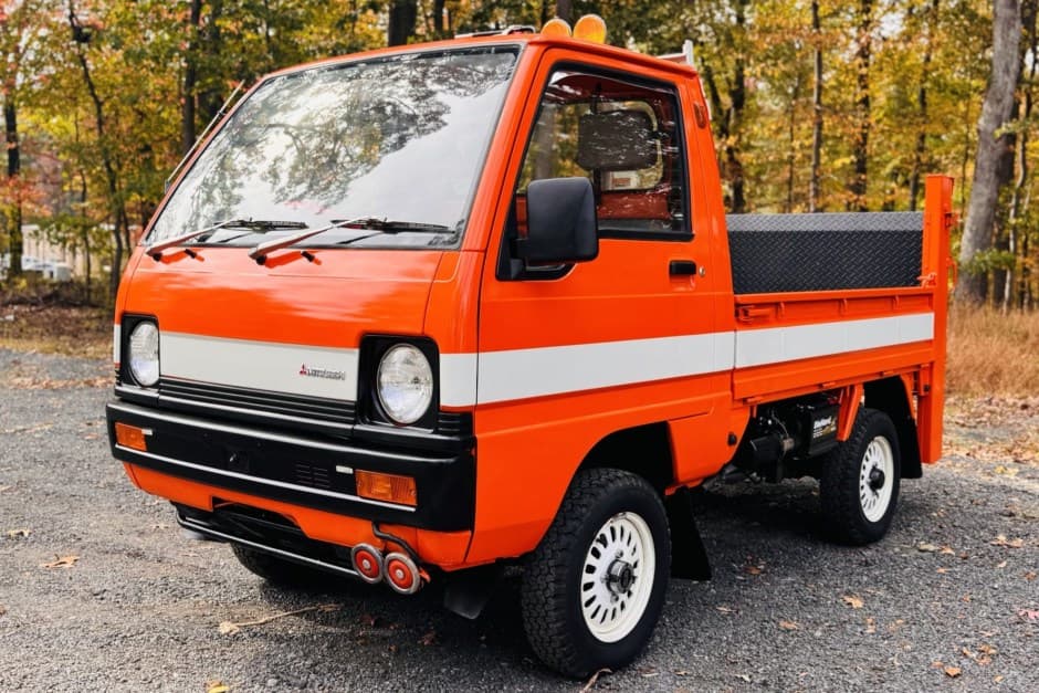 1988 Mitsubishi Minicab sold for $9,100