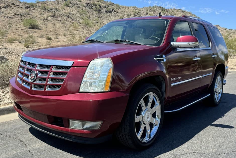 2007 Cadillac Escalade & EXT GMT900 (2007-2014) sold for $11,100