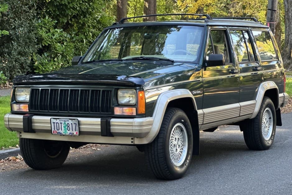 1993 Jeep XJ Cherokee sold for $13,500