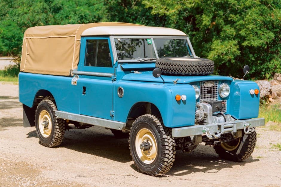 1963 Land Rover Series 109 sold for $32,777