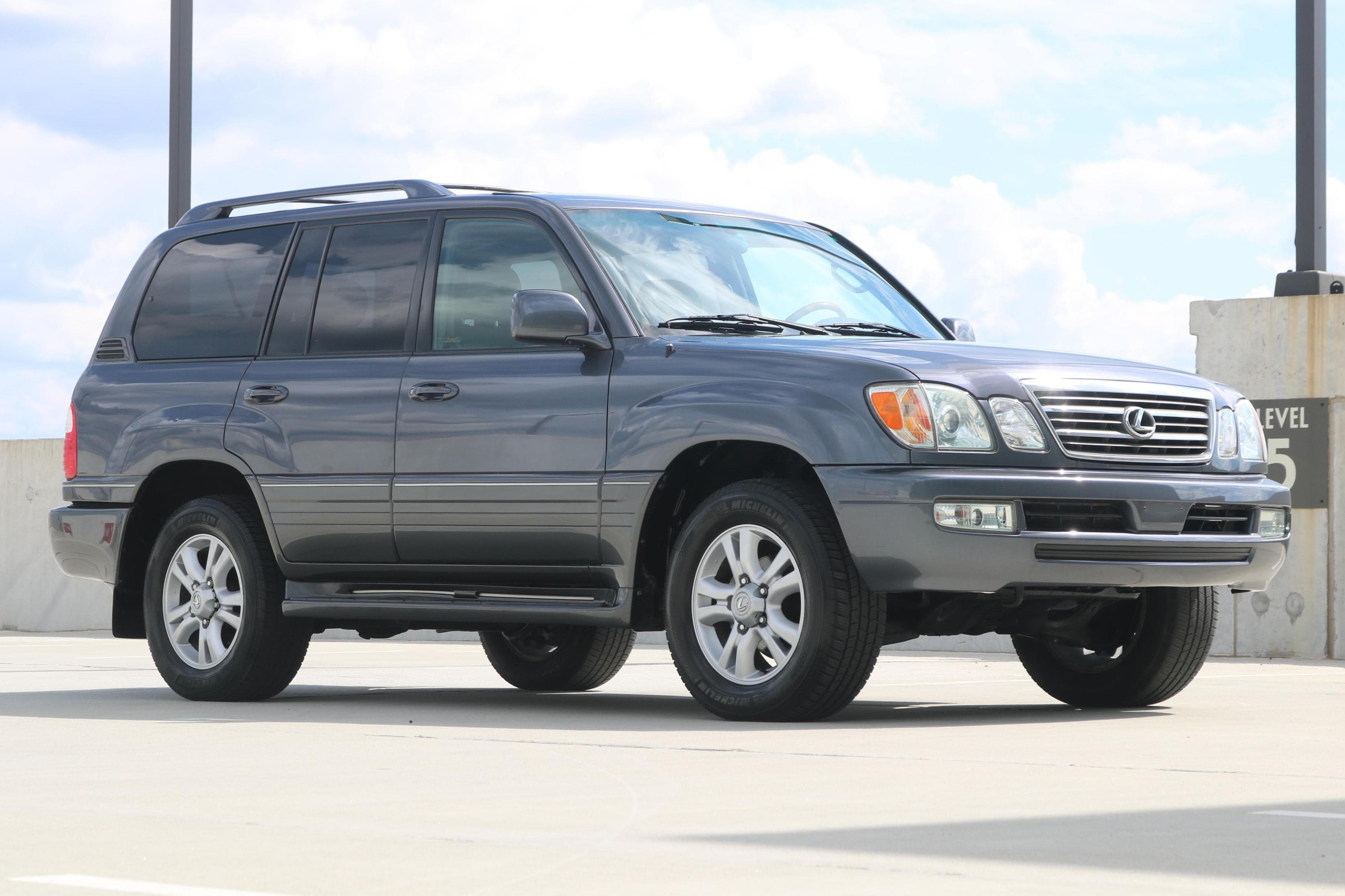 2005 Lexus LX sold for $16,425