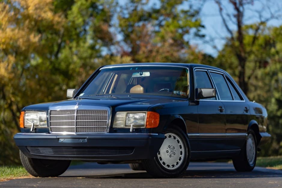 1991 Mercedes-Benz W126 S-Class sold for $31,250