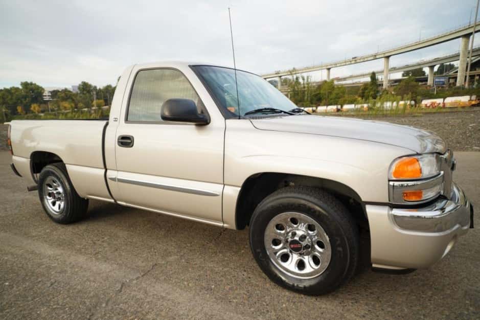 2005 GMC Sierra (GMT800 1999-2007) sold for $15,500