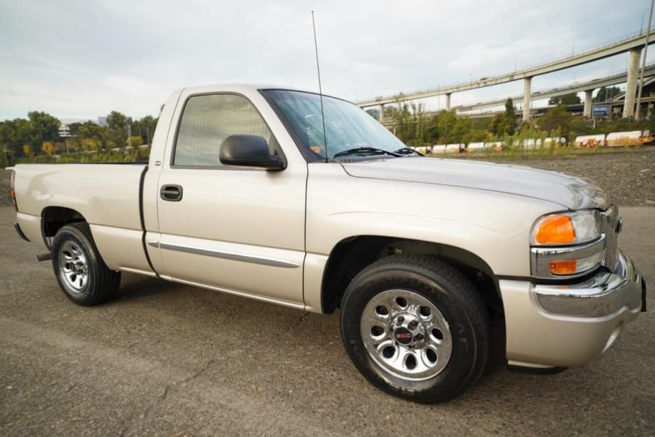 2005 GMC Sierra (GMT800 1999-2007) sold for $15,500