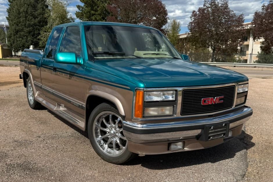1993 GMC Sierra (GMT400 1988-2002) sold for $11,000