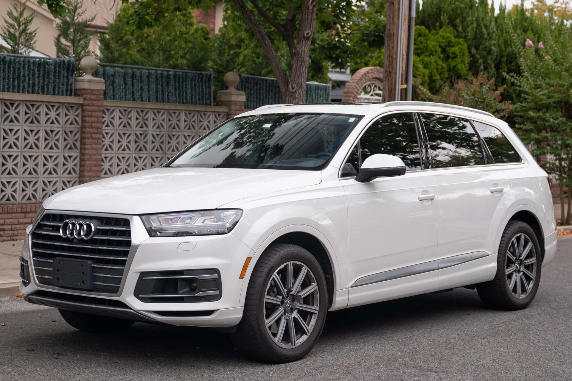 2017 Audi Q7 sold for $16,300