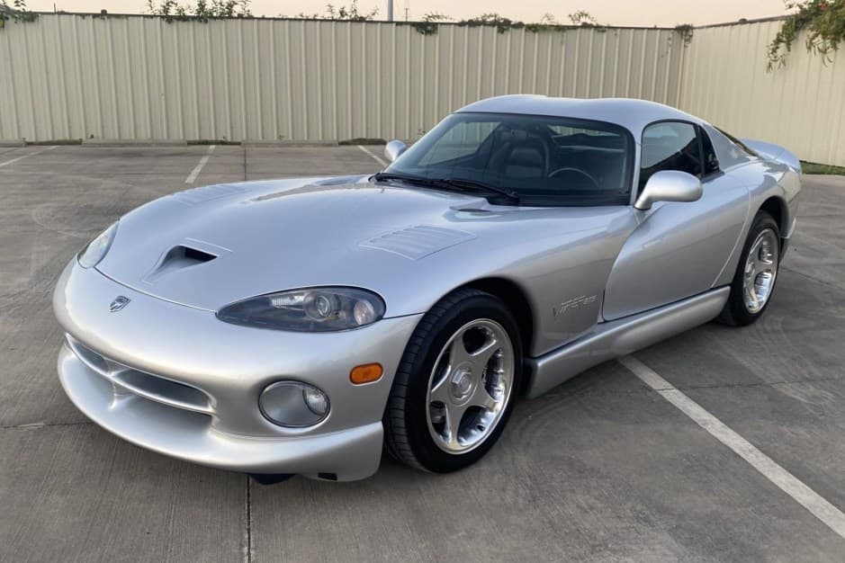 1998 Dodge Viper SR II (1996-2002) sold for $55,500