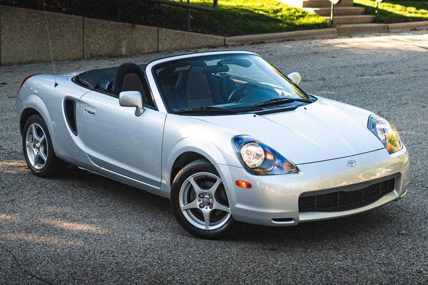 2000 Toyota MR2 Spyder sold for $10,200