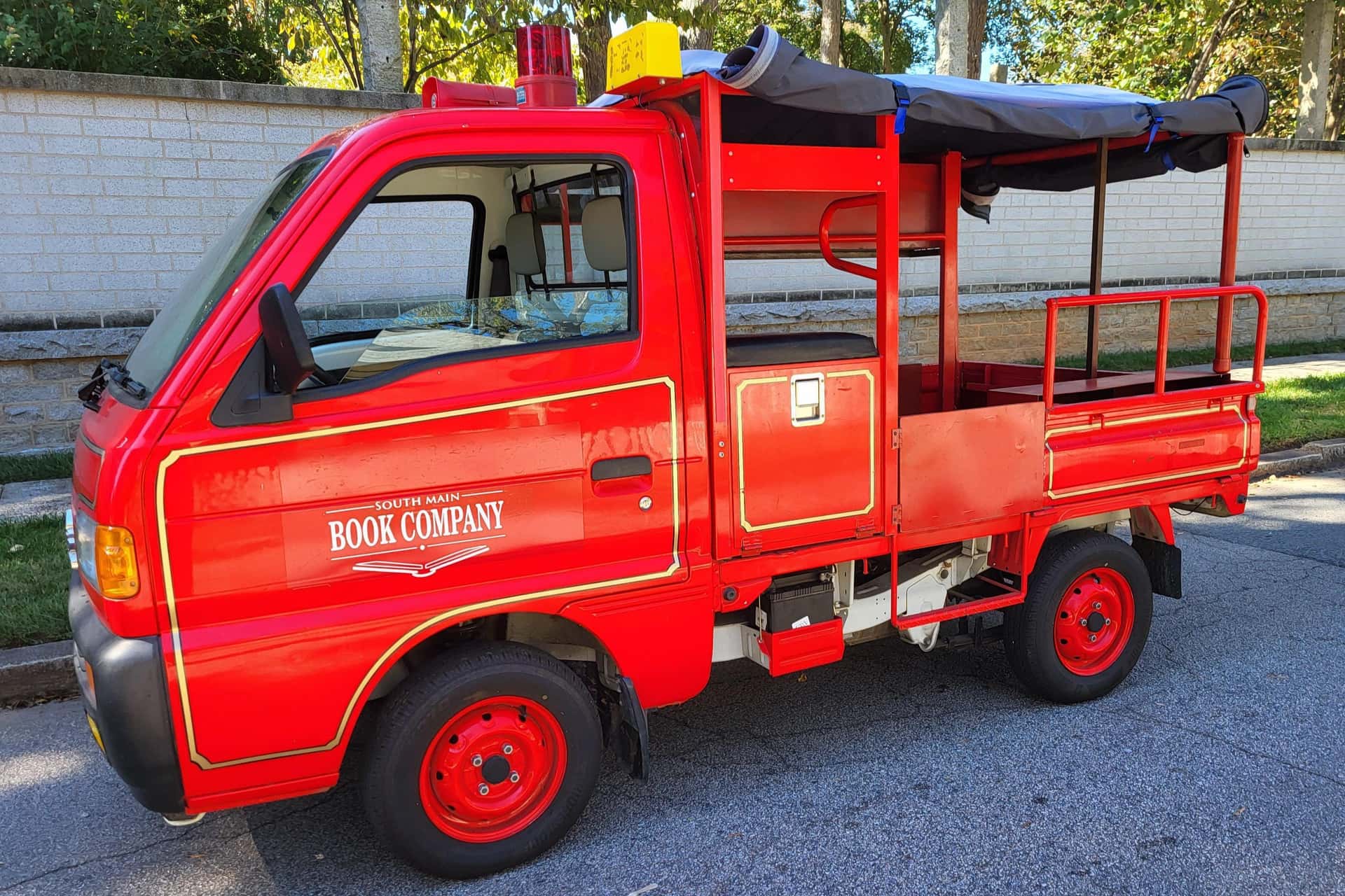 1997 Suzuki Carry Truck sold for $9,050
