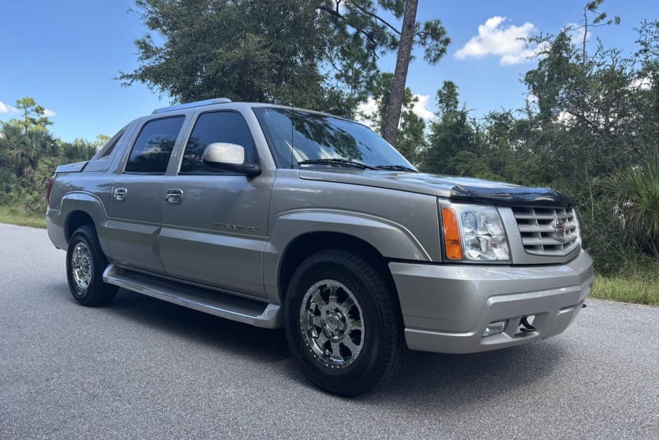 2005 Cadillac Escalade & EXT GMT800 (2002-2006) sold for $15,000