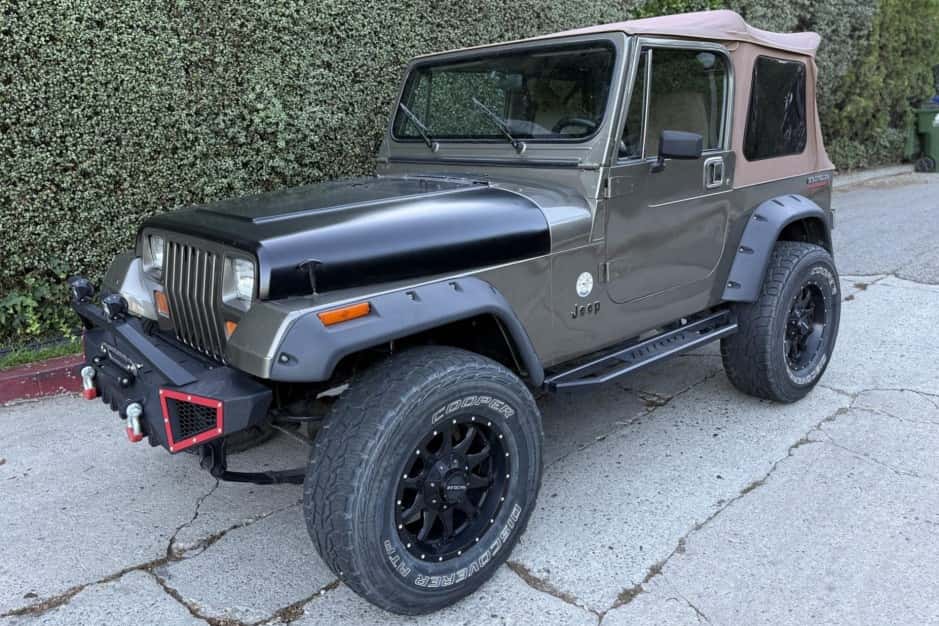 1990 Jeep Wrangler YJ (1987-1995) sold for $6,368