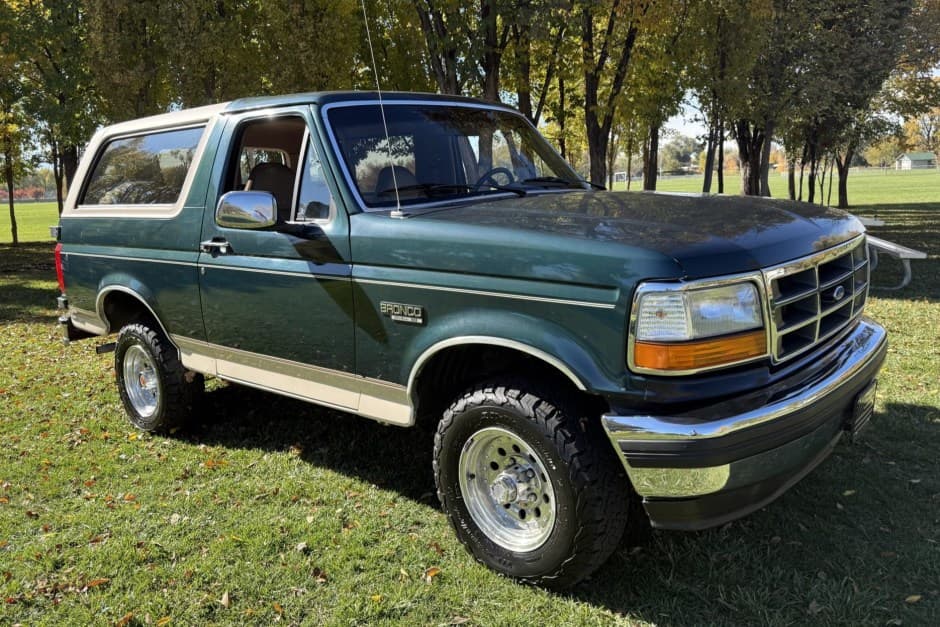 1993 Ford Bronco 4th-5th Generations 1987-1996 sold for $21,000