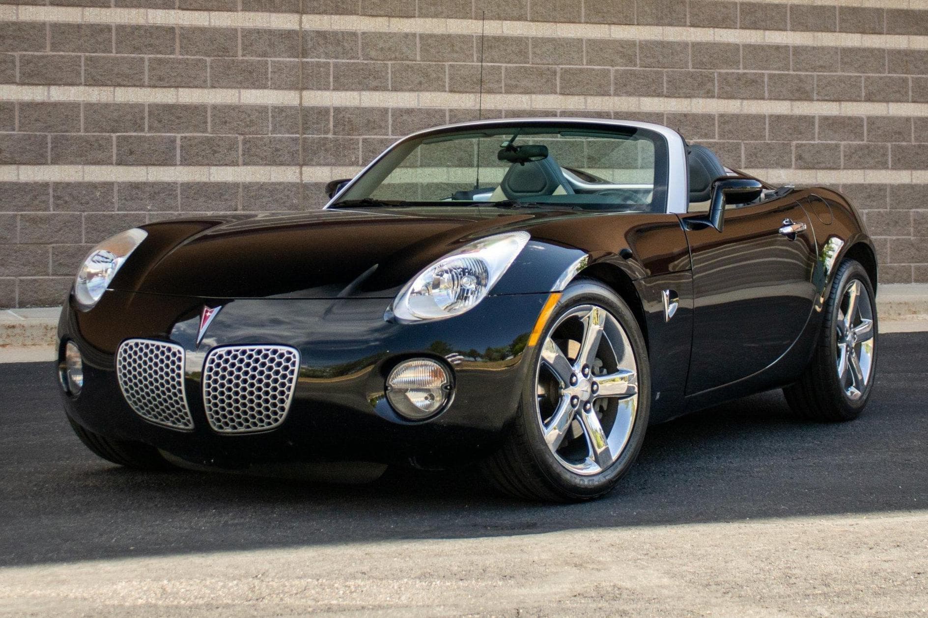 2006 Pontiac Solstice sold for $6,800
